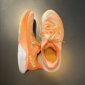 Hoka Arahi 6 Vibrant Orange Athletic Shoes